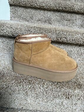 Ugg Women’s Ultra Classic Mini Platform Ankle Chestnut Boots.